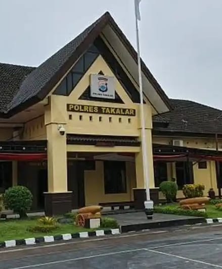 Screenshot_20260326_122917_Google Dua Pemuda Galesong Dibebaskan, Lima Masih Ditahan Di Polres Takalar